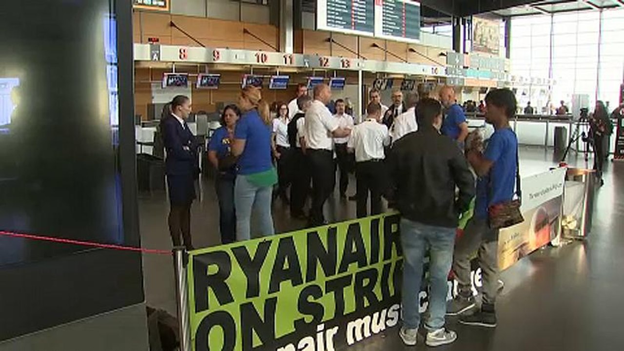 «H Ryanair πρέπει να αλλάξει» λένε οι εργαζόμεν...