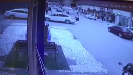 Motosiklet ile Otomobil Böyle Çarpıştı