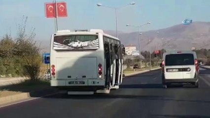 Şehirler arası yolda tıka basa tehlikeli yolculuk