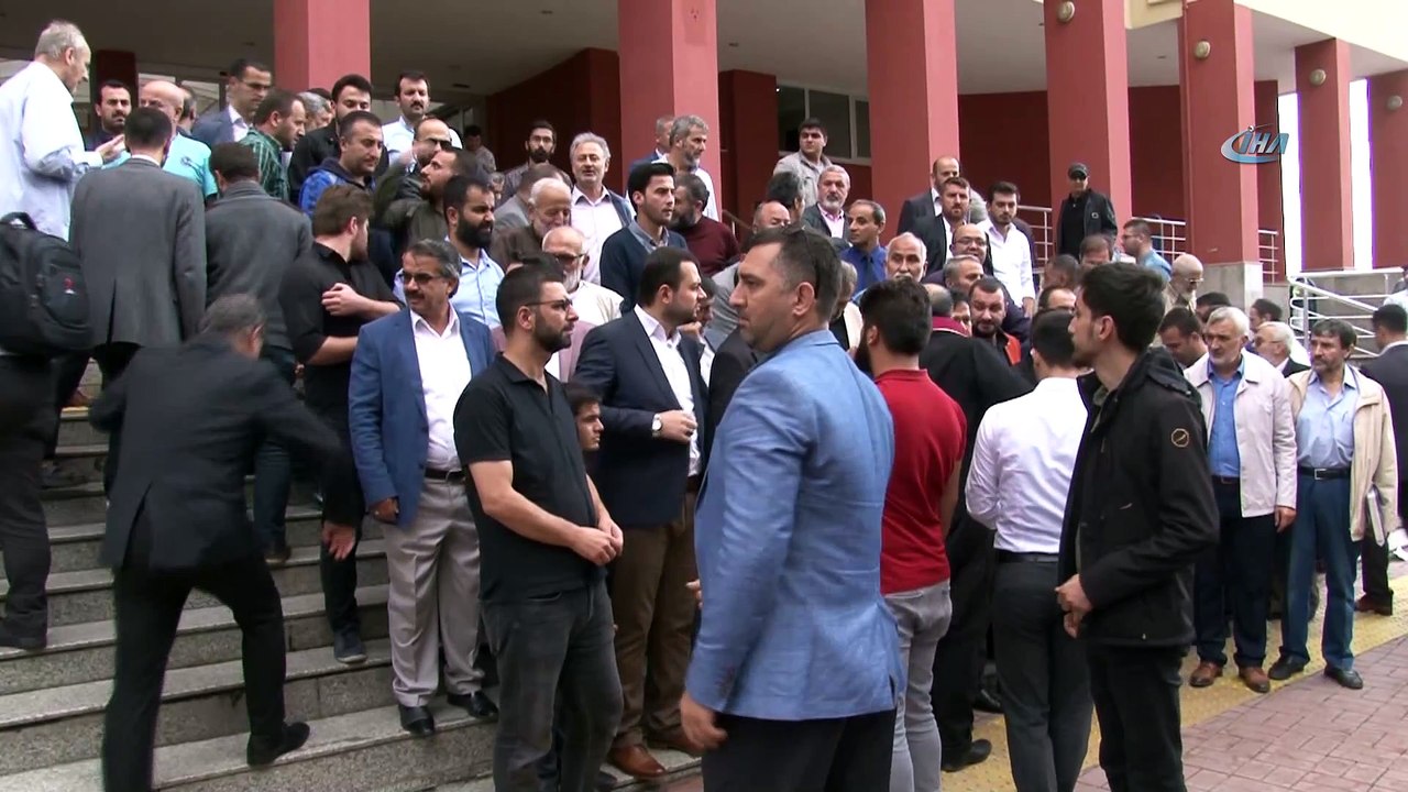 - CHP’li belediye meclis üyesinin sosyal medya paylaşımına suç duyurusu- Paylaşımın Hz. Muhammed ve İslamiyet'e hakaret olduğunu söyleyen STK'lar tepki gösterdi- Avukat Halit Çokan:- 'Hazreti Peygamber’e dil uzatan cüretk...