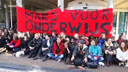 Students protest cuts, lack of diversity in Amsterdam