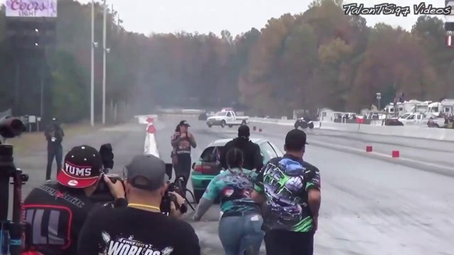 Enchaînement de belles gamelles alors qu'on leur dit de ne pas courir