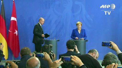 Distensión entre Merkel y Erdogan pese a diferencias