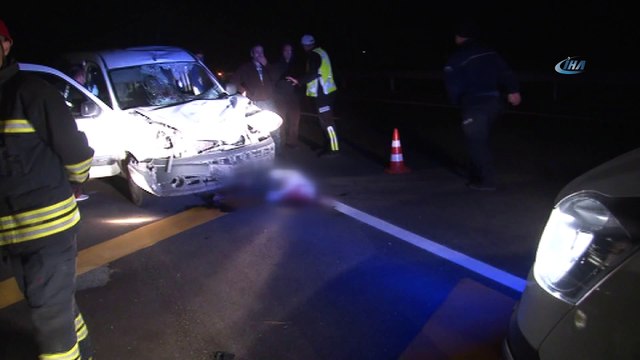 Lastiği patlayan aracı için yardım isterken kamyonet çarpınca öldü