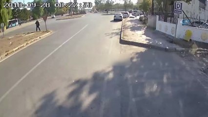 Beton direğin altında kalmaktan son anda böyle kurtuldu