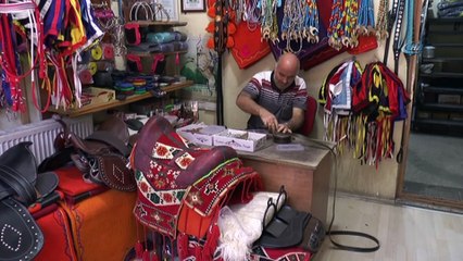 Erzurum’un Saraç ustası dede mesleğini sürdürmeye çalışıyor