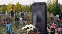 - Rusya'da İphone Şeklinde Mezar Taşı