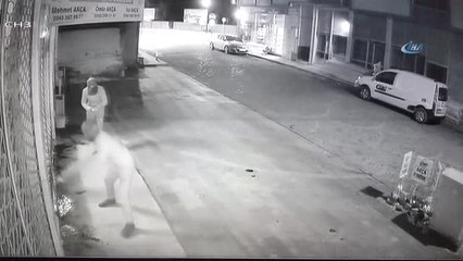 İş Yerini Benzin Döküp Yaktılar, Karşısına Geçip Fotoğrafını Çektiler... O Anlar Kamerada