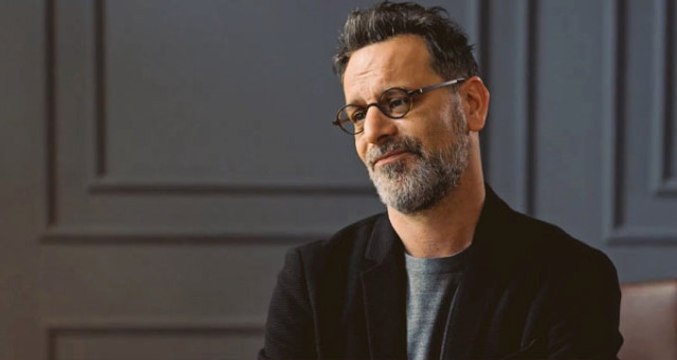 Ünlü Oyuncu Ozan Güven Ekmek Parası Diyerek Uzattığı Bıyıklarını Kestirdi