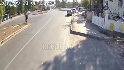 Beton direğin altında kalmaktan son anda kurtuldu - SİVAS