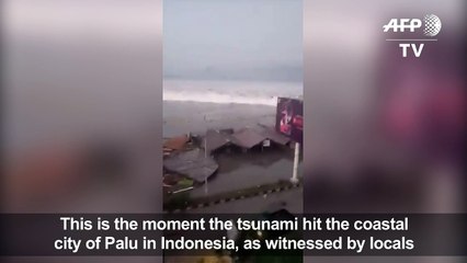 Residents witness tsunami waves hitting Palu, Indonesia