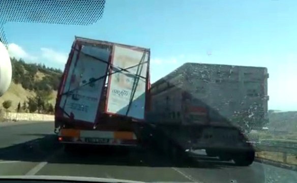 Kapıları İple Bağlanmış: Kazaya Davetiye Çıkardı