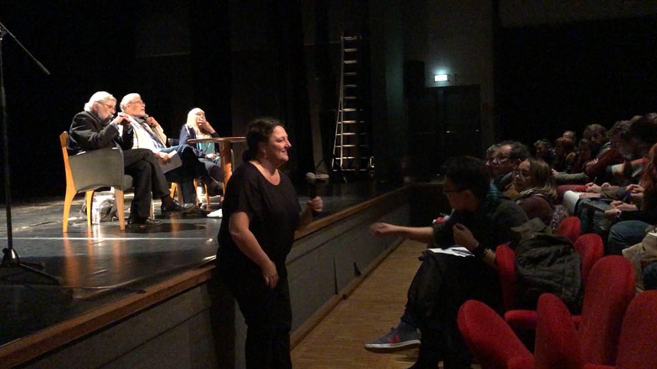 Tardi donne ses conseils à une jeune dessinatrice de BD