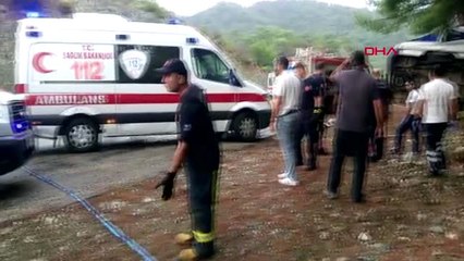 Kemer'de Tur Midibüsü Devrildi, Ölü ve Yaralılar Var