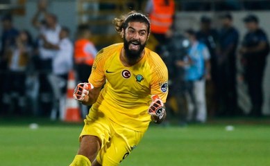 Geçen Hafta Rodrigues'in Penaltısını Kurtaran Akhisarspor Kalecisi Fatih Öztürk, Bu Hafta da Villafanez'e Geçit Vermedi