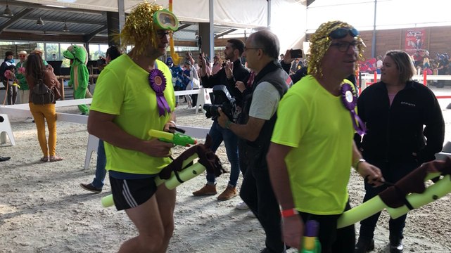 Défilé des équipes du Mondial à 2 pattes