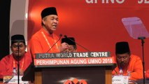 Every Umno lawmaker will be made to sign no quitting-party pledge