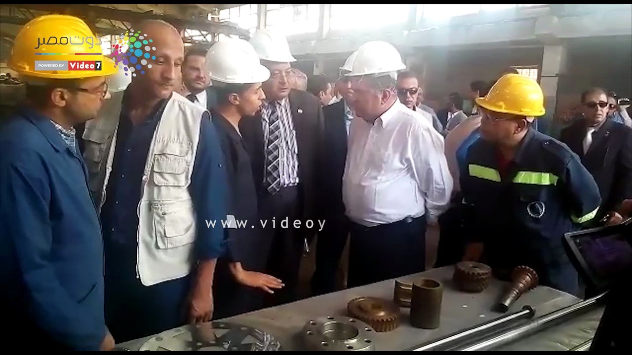 وزير قطاع الأعمال يستمع لعمال سماد طلخا.. ويؤكد: استشارى عالمى لتقييم المصنع