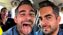 Omar Chaparro imita a Mauricio Ochmann mientras habla con Aislinn Derbez y Kailani