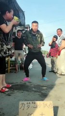 magic troll who walks