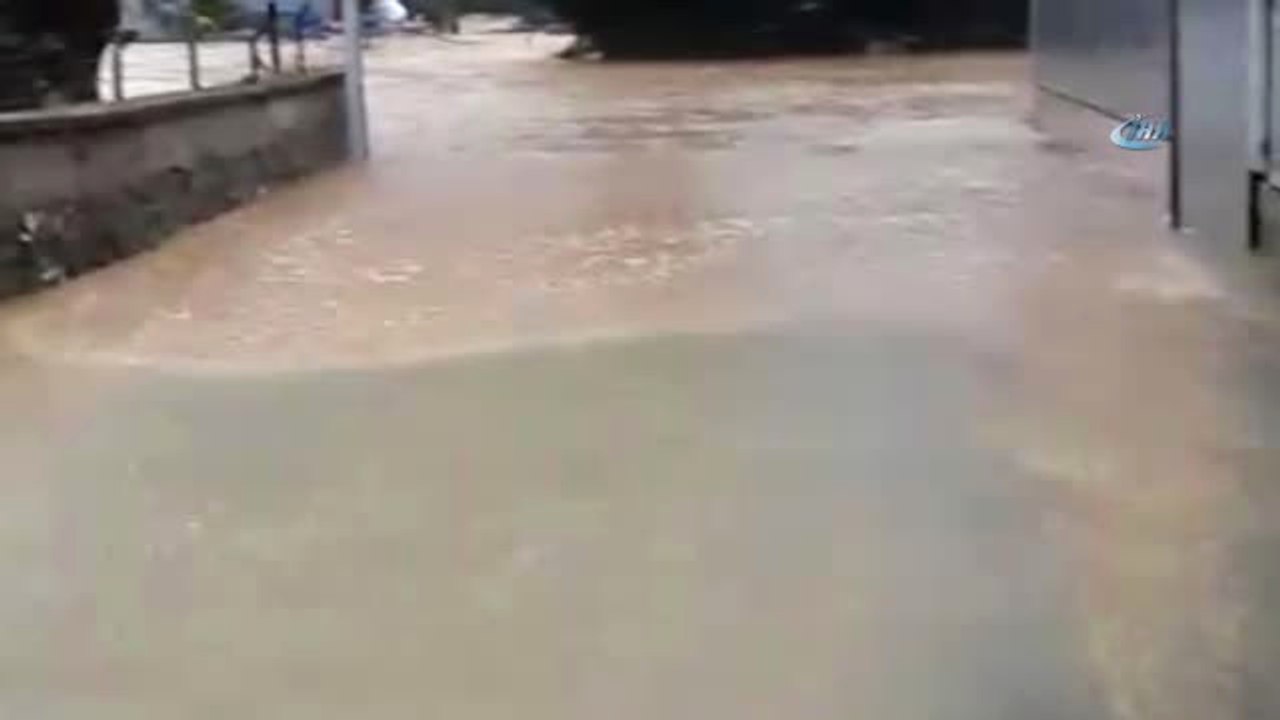 Beykoz'da Sağanak Yağış, Su Baskınlarına Neden Oldu