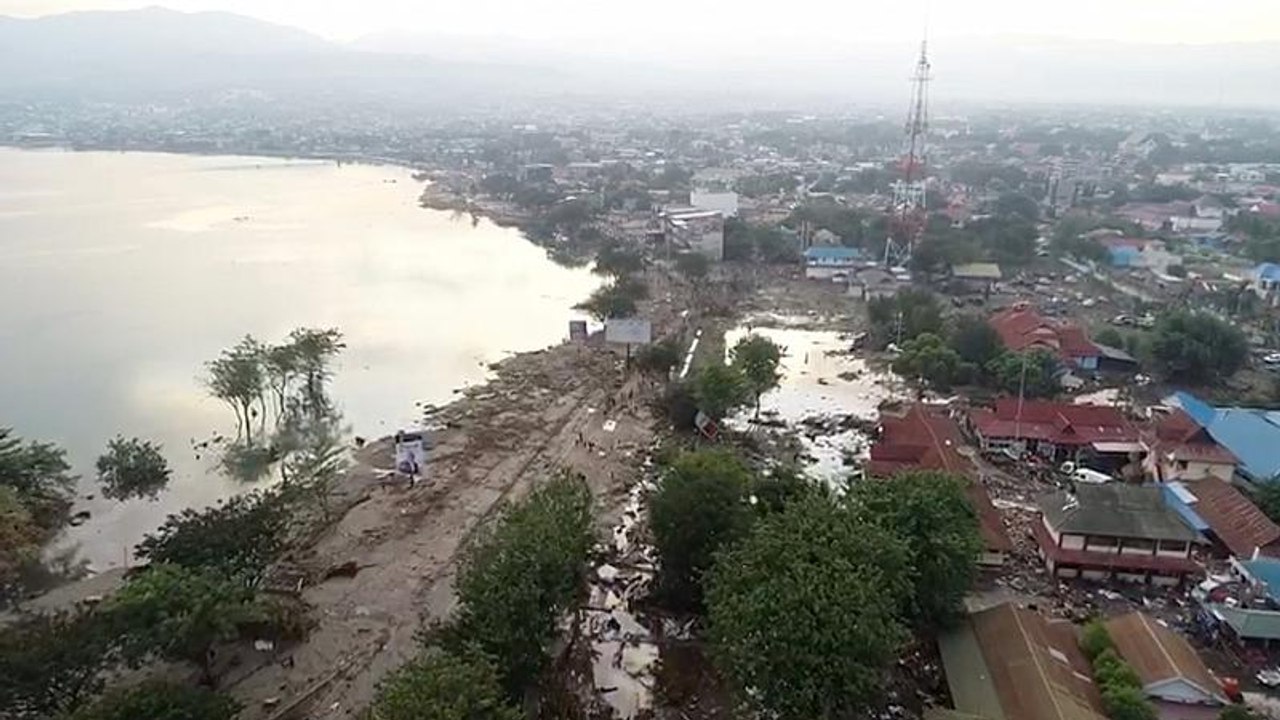 Tsunami in Indonesien: Mehr als 800 Tote