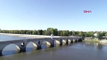Edirne Tarihi Meriç Köprüsü'ne Sprey Boyalı Saldırı