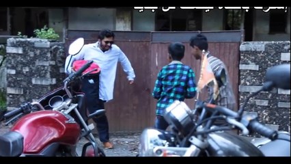 The mold of the half-cropped man terrifies people in the street - see their reactions!