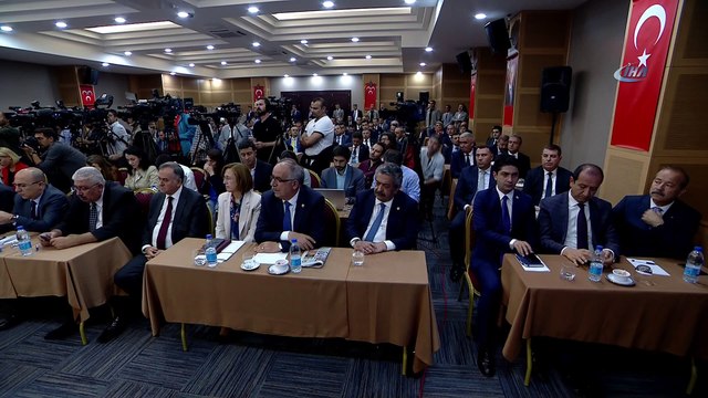 - MHP Lideri Devlet Bahçeli, 'Biz CHP gibi olamayız. Biz Türk milliyetçileriyiz. Ülke batarsa bundan hiç kimsenin kazançlı çıkmayacağını görür ve söyleriz. Top çevirmeyiz.' dedi.