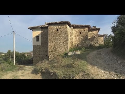 Ora News - Berat, shtëpia 300 vjeçare në Rroshnik drejt rrënimit