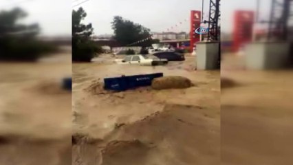 Sakarya'da sağanak yağmur sele neden oldu