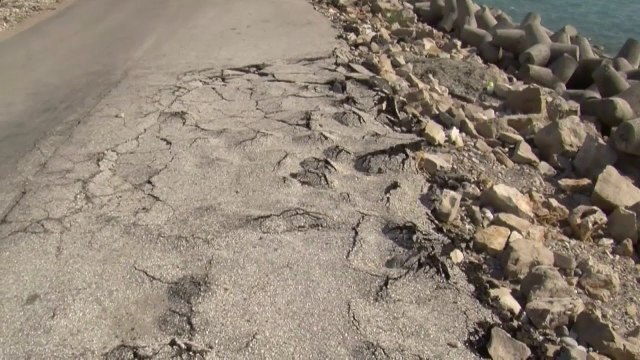 Durrës, deti gërryen tokën - Top Channel Albania - News - Lajme