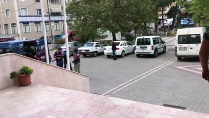 Çaldıkları 250 bin lira değerindeki kabloları gömdükleri yerden çıkarırken suçüstü yakalandılar