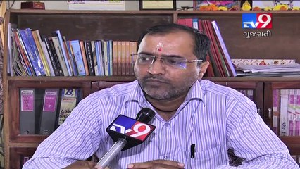 Meet this Hi-Tech teacher, who teaches students via YouTube, Surat