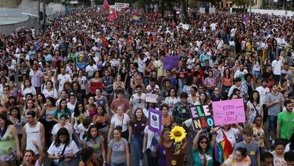 Mulheres aos milhares contra Bolsonaro