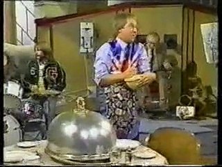 The Goodies S09 E06 Holidays
