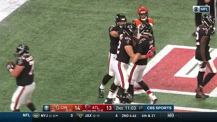Matt Ryan lofts perfect throw to Logan Paulsen for TD