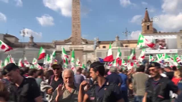 İtalya'da Hükümet Karşıtı Büyük Miting