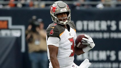 Jameis Winston escapes from multiple defenders on 7-yard run