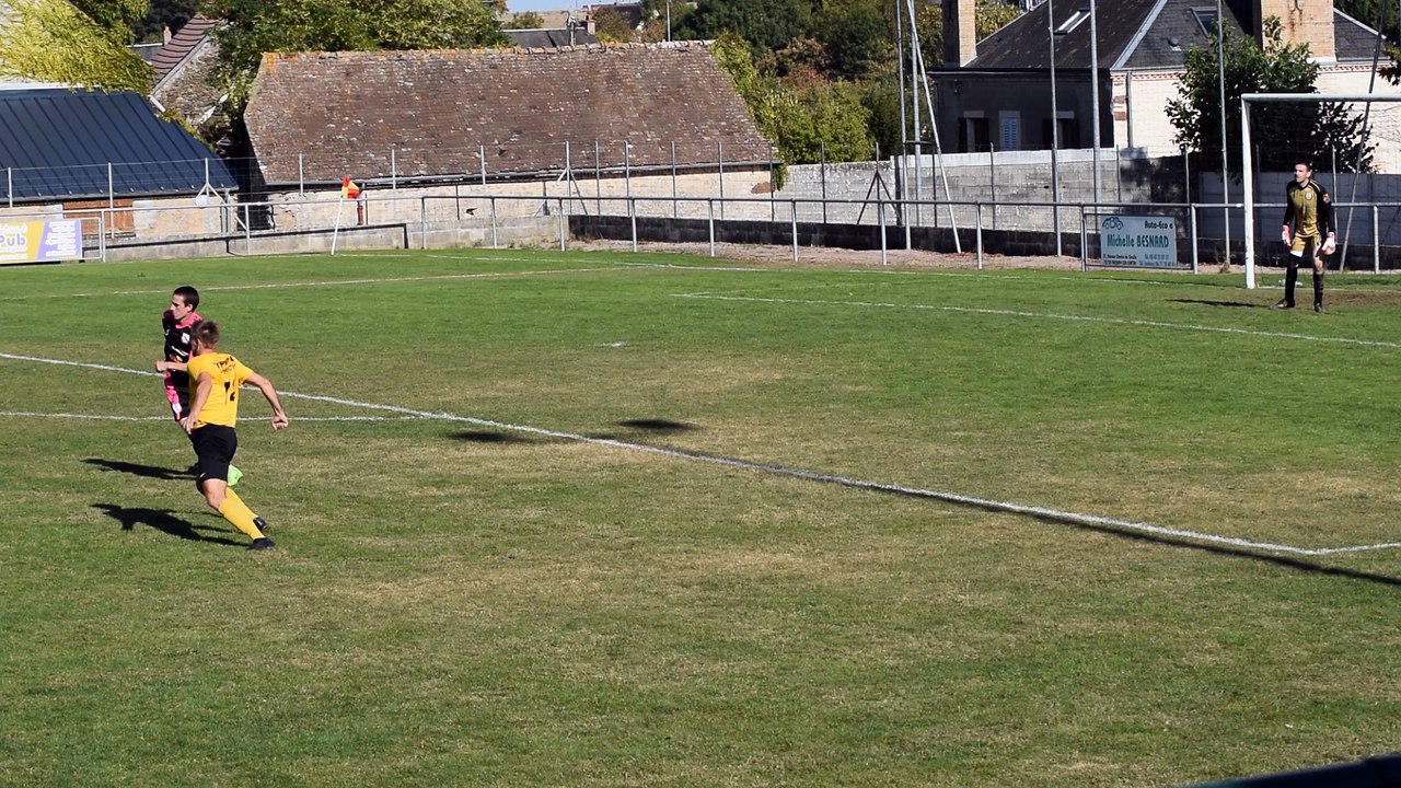 Coupe du district USAM(A)-Ecommoy(B) Geste défensif de Lucas