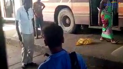 பேருந்து நிலையத்தில்  துன்புறுத்தும் காட்சி-வீடியோ