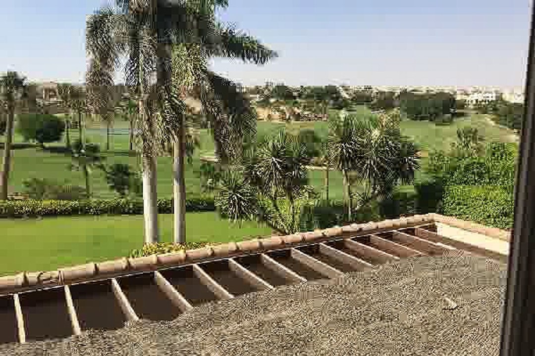 شقه ايجار في القطاميه هايتس علي جولف و لايك