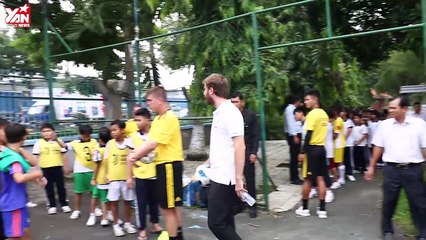 David Trezeguet đi thăm làng SOS Gò Vấp