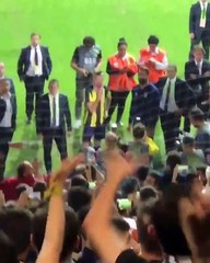 Fenerbahçe taraftarından tepki: Formayı çıkarın, s*** gidin