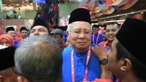 Najib chokes up at Umno General Assembly