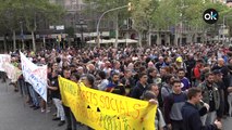 Los CDR cortan céntricas calles de Barcelona para conmemorar el 1-O