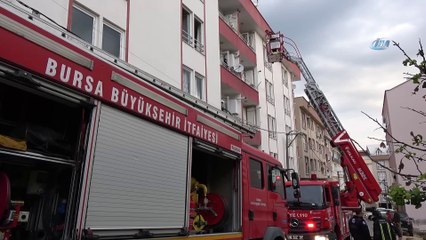 Bursa'da 4 katlı binada çıkan yangında can pazarı
