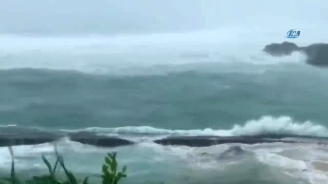 Japonya'yı Trami Tayfunu Vurdu- En Az 2 Kişi Öldü, Hayat Felç Oldu