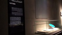 المقتنيات في متحف الفن الإسلاميتظهر أنواع مختلفة من الأنماط الزخرفية الأساسية في الفن الإسلامي، حيث استمرت أنماط زخرفية عديدة من مصادر كلاسيكية وساسانية في فت