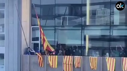 Los CDR descuelgan la bandera española y la sustituyen por la estelada en un edificio de la Generalitat en Gerona